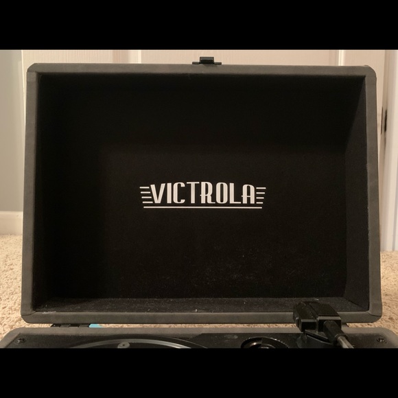 Victrola Suitcase record player - Picture 3 of 6